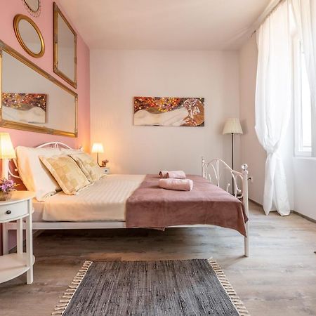 Old City Romantic Studios 4 With Free Private Parking Пула Екстер'єр фото