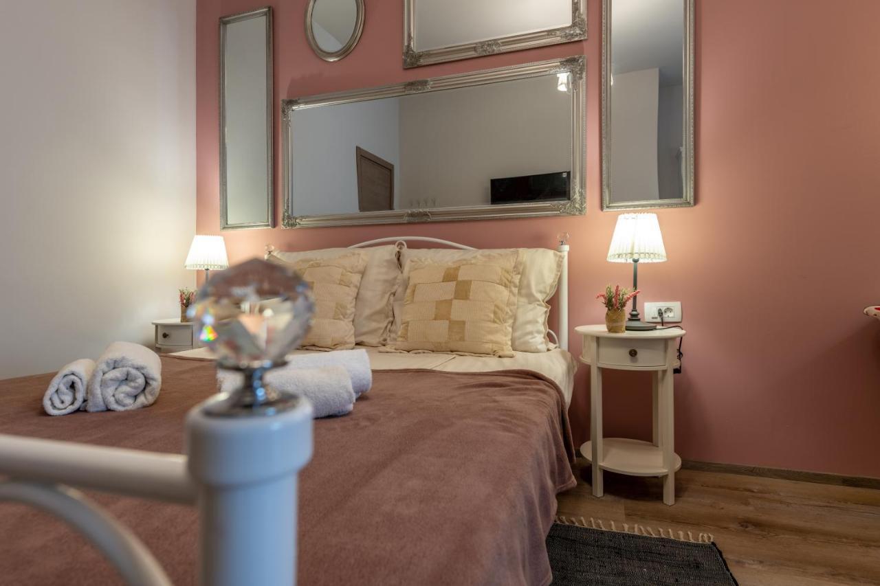 Old City Romantic Studios 4 With Free Private Parking Пула Екстер'єр фото