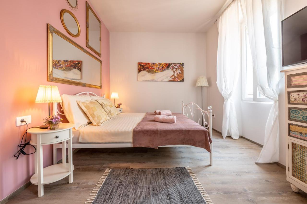 Old City Romantic Studios 4 With Free Private Parking Пула Екстер'єр фото