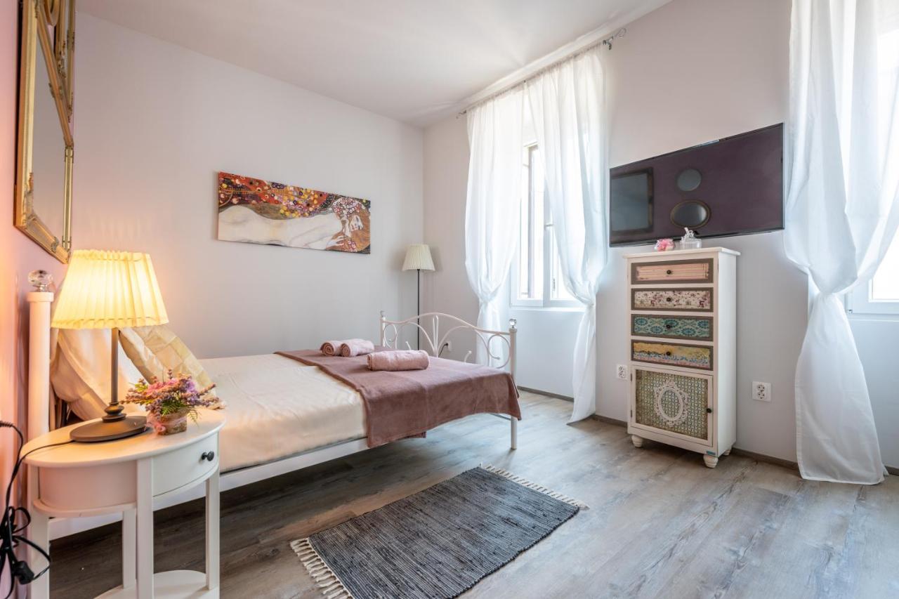 Old City Romantic Studios 4 With Free Private Parking Пула Екстер'єр фото