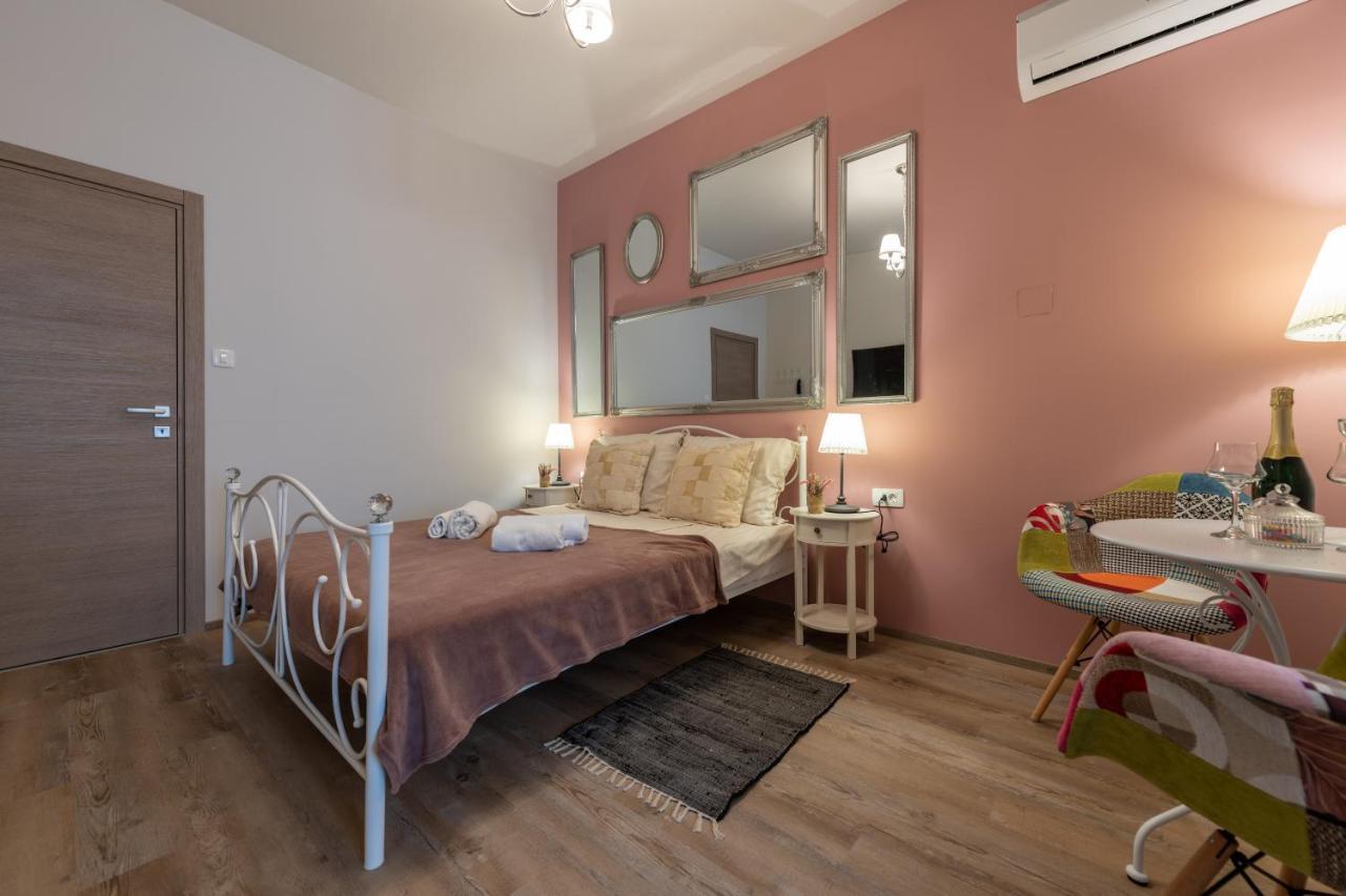 Old City Romantic Studios 4 With Free Private Parking Пула Екстер'єр фото