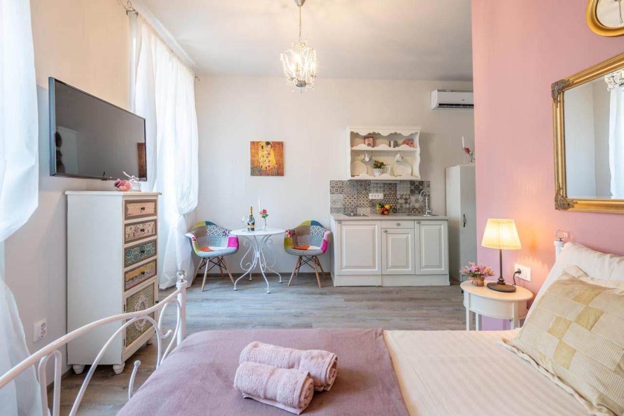 Old City Romantic Studios 4 With Free Private Parking Пула Екстер'єр фото