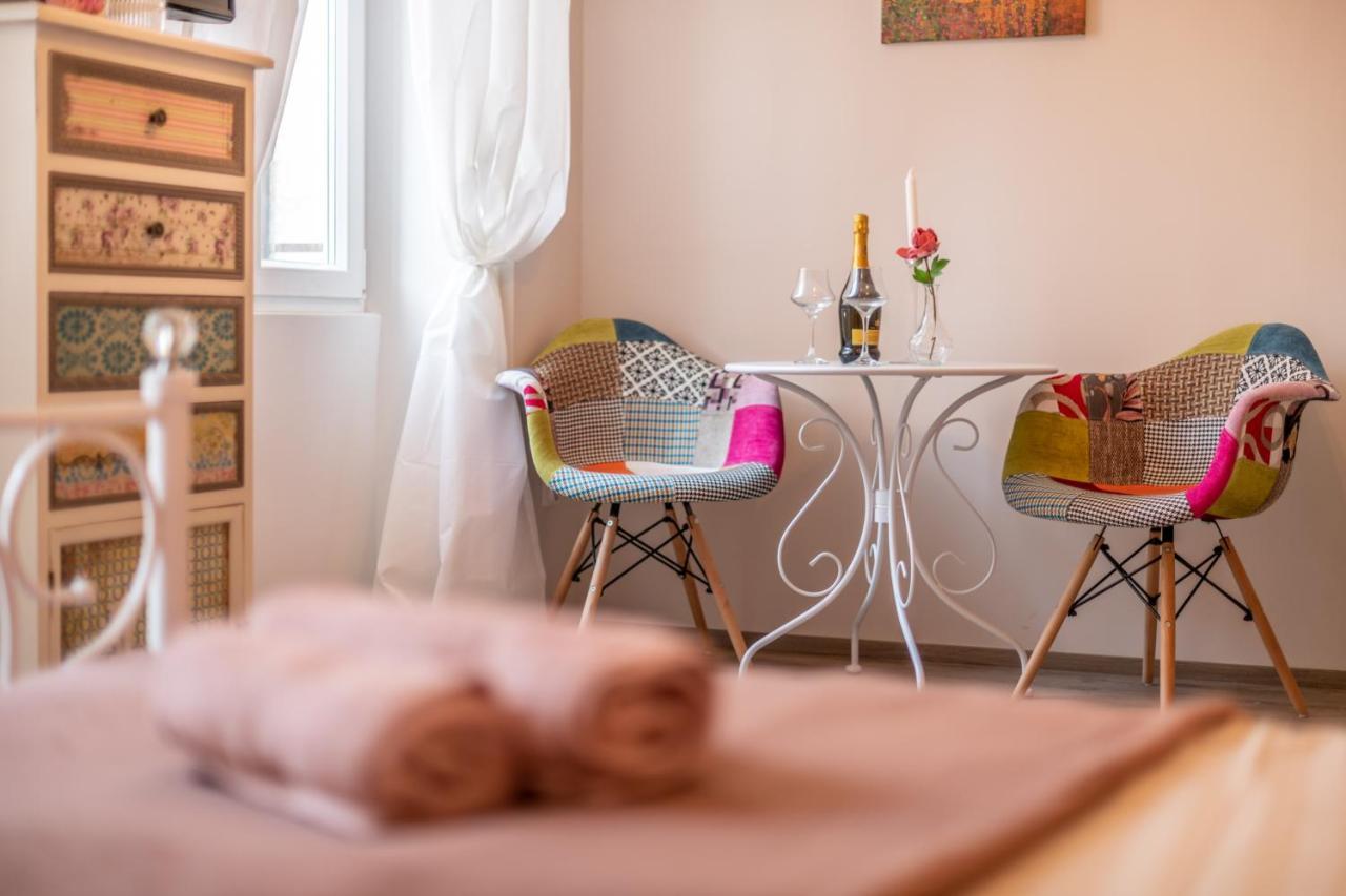 Old City Romantic Studios 4 With Free Private Parking Пула Екстер'єр фото